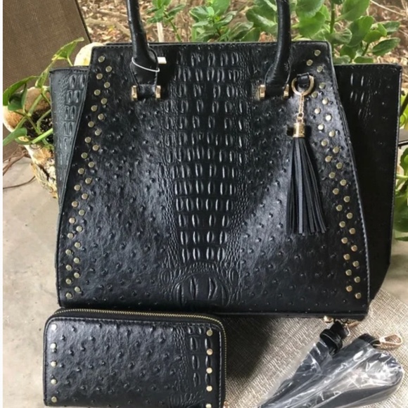 Black CROCO Handbag - Picture 2 of 2